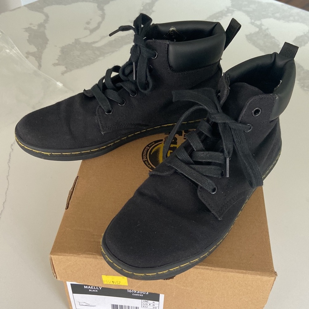 Dr. Maretens canvas shoes woman size 8